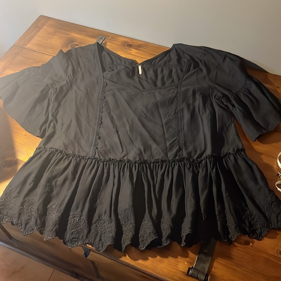 Free People Black Top with embroidery - Picture 3 of 7